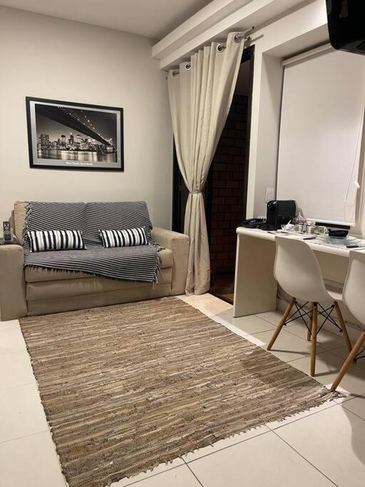 Apartamento Flat Moema Com Varanda,lazer,servicos E Vaga