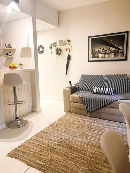 Flat Moema Com Varanda,lazer,servicos E Vaga Apartamento *