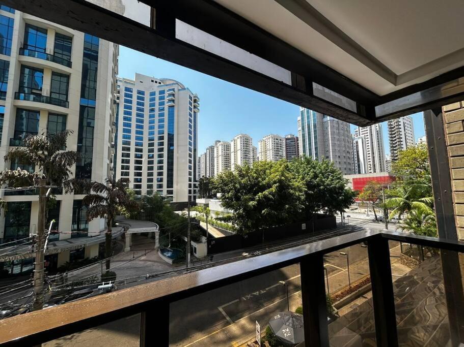 Apartamento Flat Moema Com Varanda,lazer,servicos E Vaga *